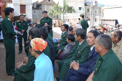 Ấm lòng tình quân dân