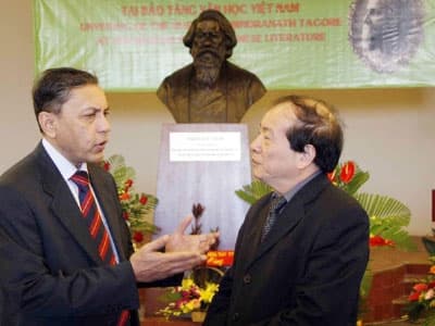 Đặt tượng Tagore tại Bảo tàng Văn học Việt Nam