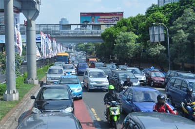 “Dạo” Gia-các-ta bằng xe máy!