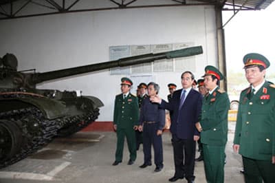 Phó thủ tướng Nguyễn Thiện Nhân thăm và làm việc tại Binh chủng Tăng - Thiết giáp
