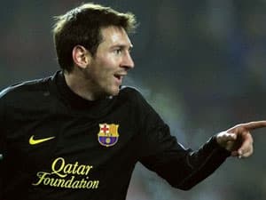 Messi lập hat-trick đưa Barca vào vòng knock-out