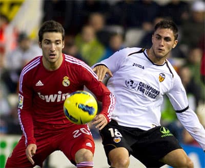 Real thắng trận trong mưa thẻ, Barca thắng "4 sao"