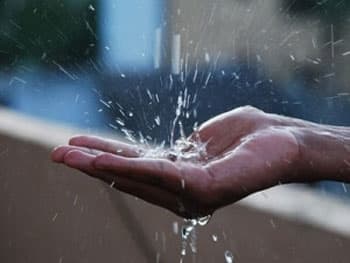 Nước mưa ở Việt Nam an toàn dù không khí có phóng xạ