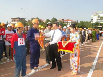 Đắk Lắk: Thi nghiệp vụ chữa cháy lực lượng phòng cháy cấp cơ sở