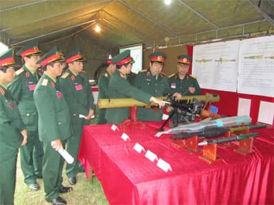 Đại tướng Phùng Quang Thanh kiểm tra tập huấn và tham quan trình diễn các sản phẩm khoa học-công nghệ cao