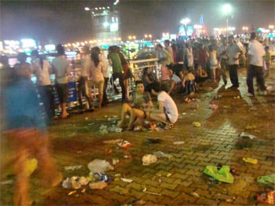 Xem xong … “mặc kệ” con đường