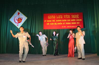 “Sức nóng” từ đêm giao lưu các sĩ quan trẻ Đông Nam Á