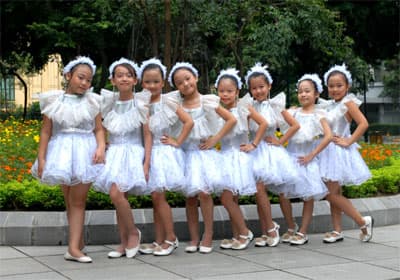 Những “cô tiên” nhí vui hè