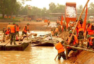 Trên dưới cùng lo