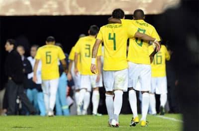 Brazil thành cựu vương sau loạt penalty hổ thẹn