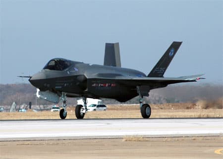 F-35 lại tiếp tục “nằm đất”