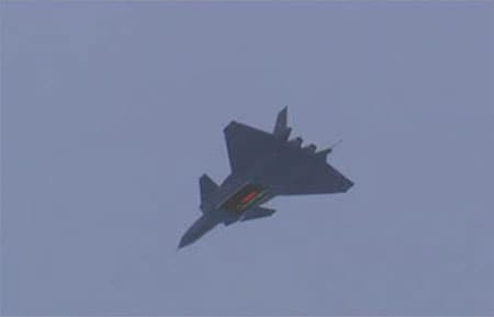 J-20 đã bắt đầu thử nghiệm mang vũ khí?