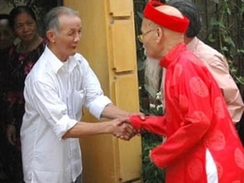 Xông đất đầu năm: Gia chủ rục rịch đi tìm... khách