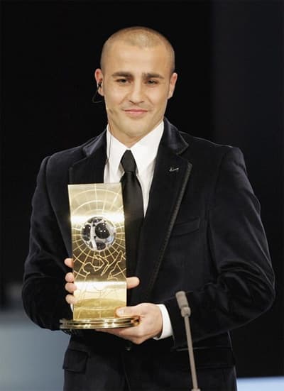 Người hâm mộ Việt Nam chờ đón danh thủ Cannavaro