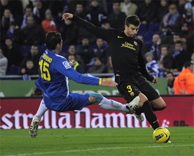Mất điểm trận derby, Barca bị Real bỏ xa tại Liga