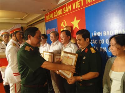 Khen thưởng 30 tập thể, cá nhân xuất sắc về công tác tuyên truyền
