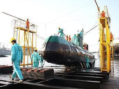 Hải quân Iran tiếp nhận 2 tàu ngầm lớp Ghadir