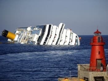 Nhiên liệu bắt đầu được rút khỏi tàu Costa Concordia