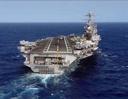 Hạm đội tàu sân bay Mỹ “trêu ngươi” hải quân Iran