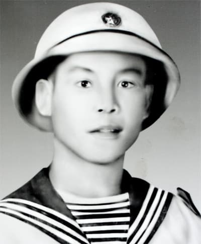 Tìm người thân và đồng đội