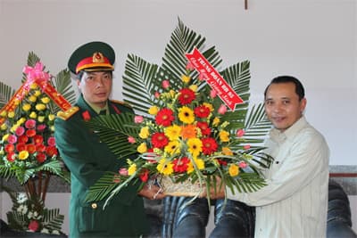 Khi đội thánh ca cùng lính hát tình ca