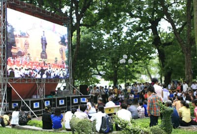 Mọi trái tim hướng về Thủ đô