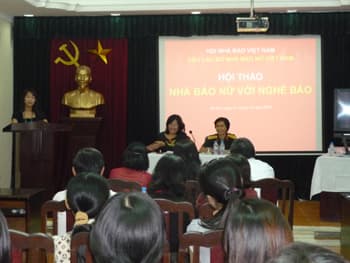 Hội thảo “Nhà báo nữ với nghề báo”