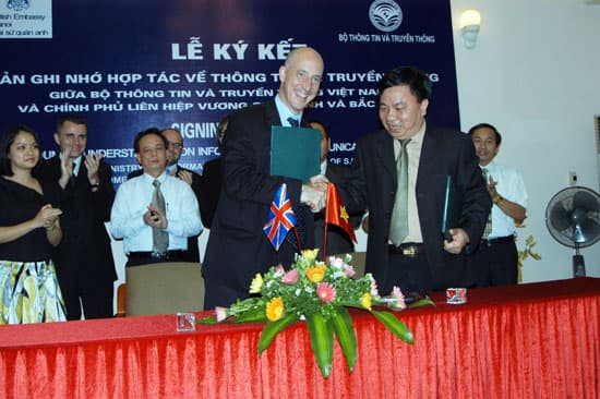 Anh và Việt Nam ký thỏa thuận hợp tác về thông tin và truyền thông