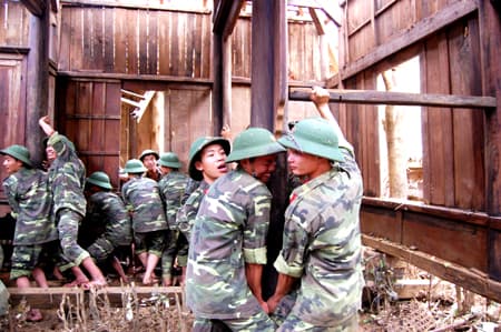 Phát huy truyền thống công tác dân vận của Đảng, tiếp tục nâng cao hiệu quả công tác dân vận của quân đội trong tình hình mới