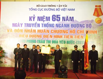 Đón nhận Huân chương Hồ Chí Minh