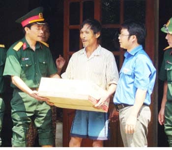 Hãy giúp dân vượt qua cơn đói