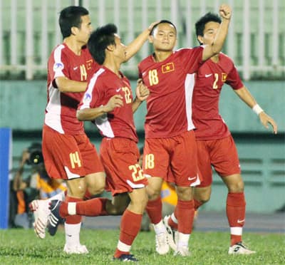 U19 Việt Nam bất ngờ đánh bại U21 Việt Nam
