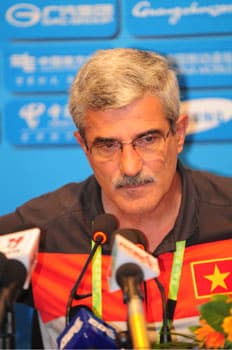 HLV Calisto: Olympic Việt Nam đã bị vỡ trận