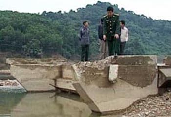 Đường lên biên giới ở Hà Tĩnh bị phá hủy nghiêm trọng