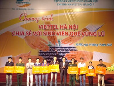 Hỗ trợ sinh viên vùng lũ