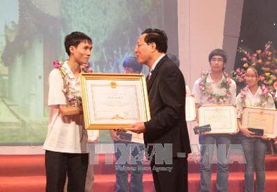Khen thưởng học sinh đoạt giải Olympic quốc tế