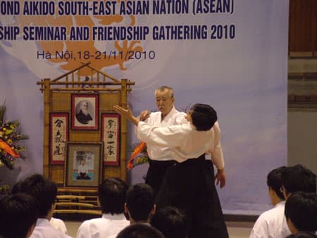 Hơn 300 võ sư, võ sinh biểu diễn Aikido tại Hà Nội