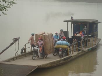 Đò ngang - nguy hiểm tiềm ẩn