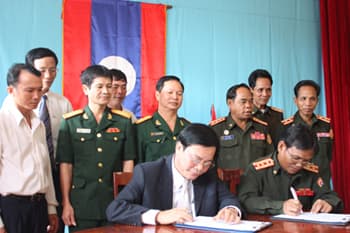 Hội đàm về tìm kiếm quy tập mộ liệt sĩ tại tỉnh Xalavan và Sêkông (Lào)