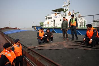 "Cưỡi sóng” chống buôn lậu trên biển