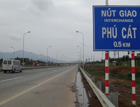 Phân luồng lại giao thông Đại lộ Thăng Long