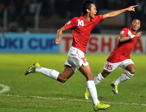ĐT Indonesia là đội bóng đầu tiên có mặt tại vòng bán kết