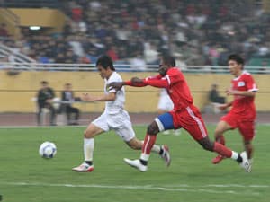 Công Vinh bị VFF phạt nghỉ 6 trận, HN.T&T dự kiến treo băng đội trưởng
