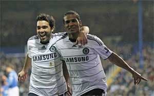 Thắng Portsmouth, Chelsea tiếp tục bám đuổi M.U