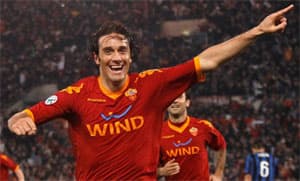 Roma xuất sắc buộc Inter qụy gối