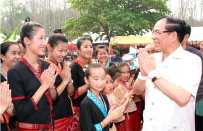 Tổng bí thư Nông Đức Mạnh kết thúc tốt đẹp chuyến thăm hữu nghị chính thức CHDCND Lào