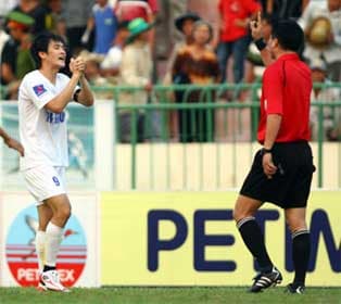 Công Vinh được giảm thời hạn treo giò xuống còn 3 trận