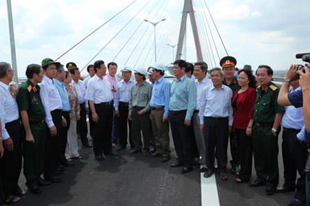 Những người nối nhịp bờ vui