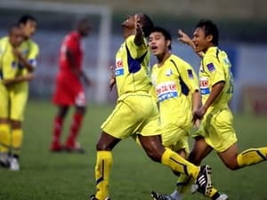Thắng Nam Định 3-0, Sông Lam Nghệ An gặp HAGL tại trận chung kết