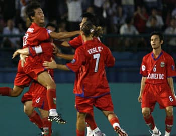 Bóng đá Việt Nam chắc chắn có một đại diện vào tứ kết AFC Cup